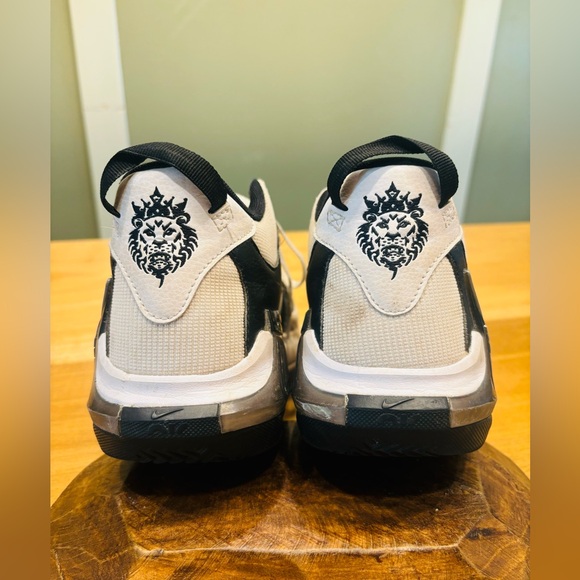 Nike Lebron James Witness Bball sneaker (youth) - Picture 15 of 15
